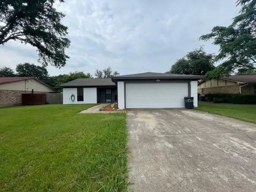 1216 Trammell Drive, Benbrook