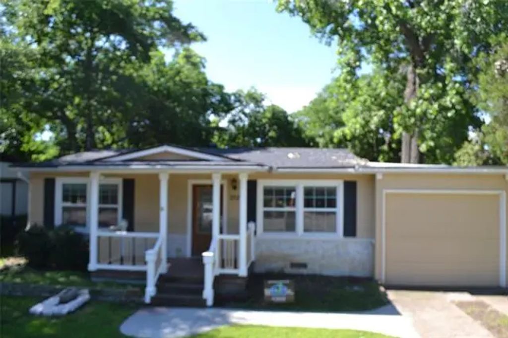 202 Pine Street, Arlington