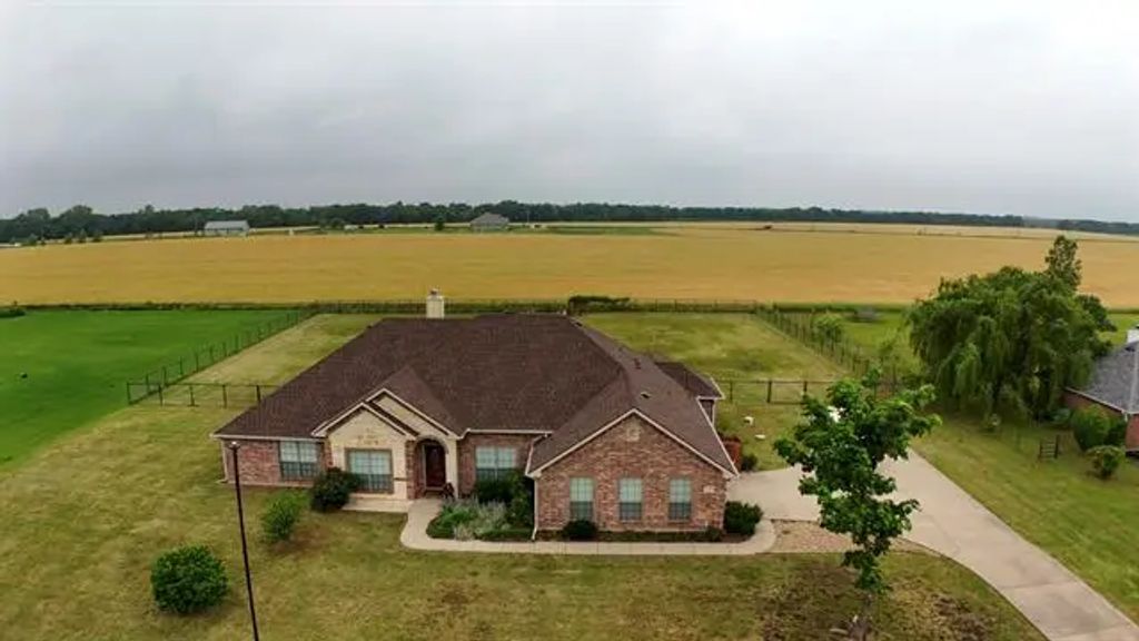 209 Prairie Crossing Court, Howe