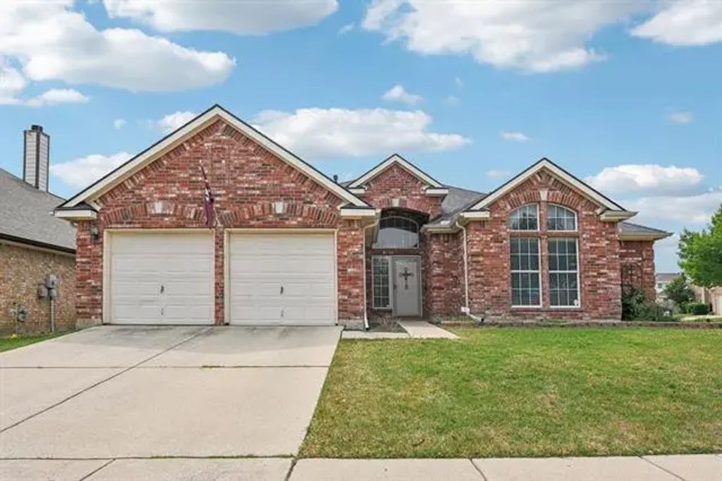 5729 Brazos Drive, Haltom City
