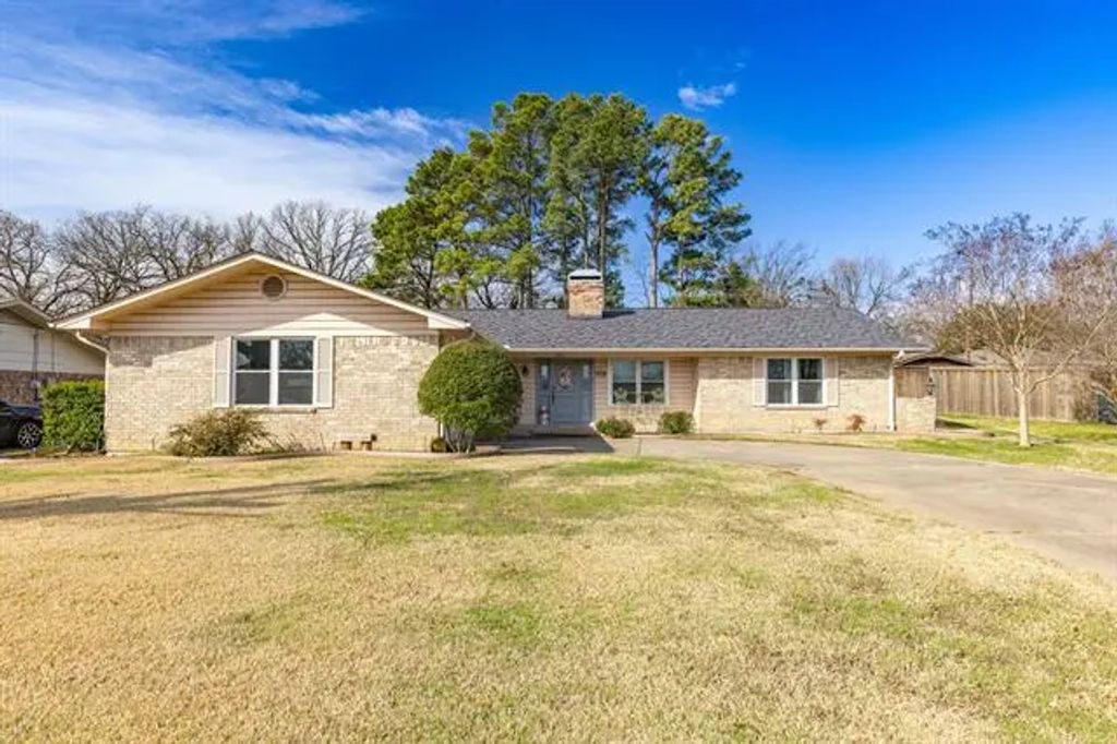 332 Azalea Drive, Sulphur Springs