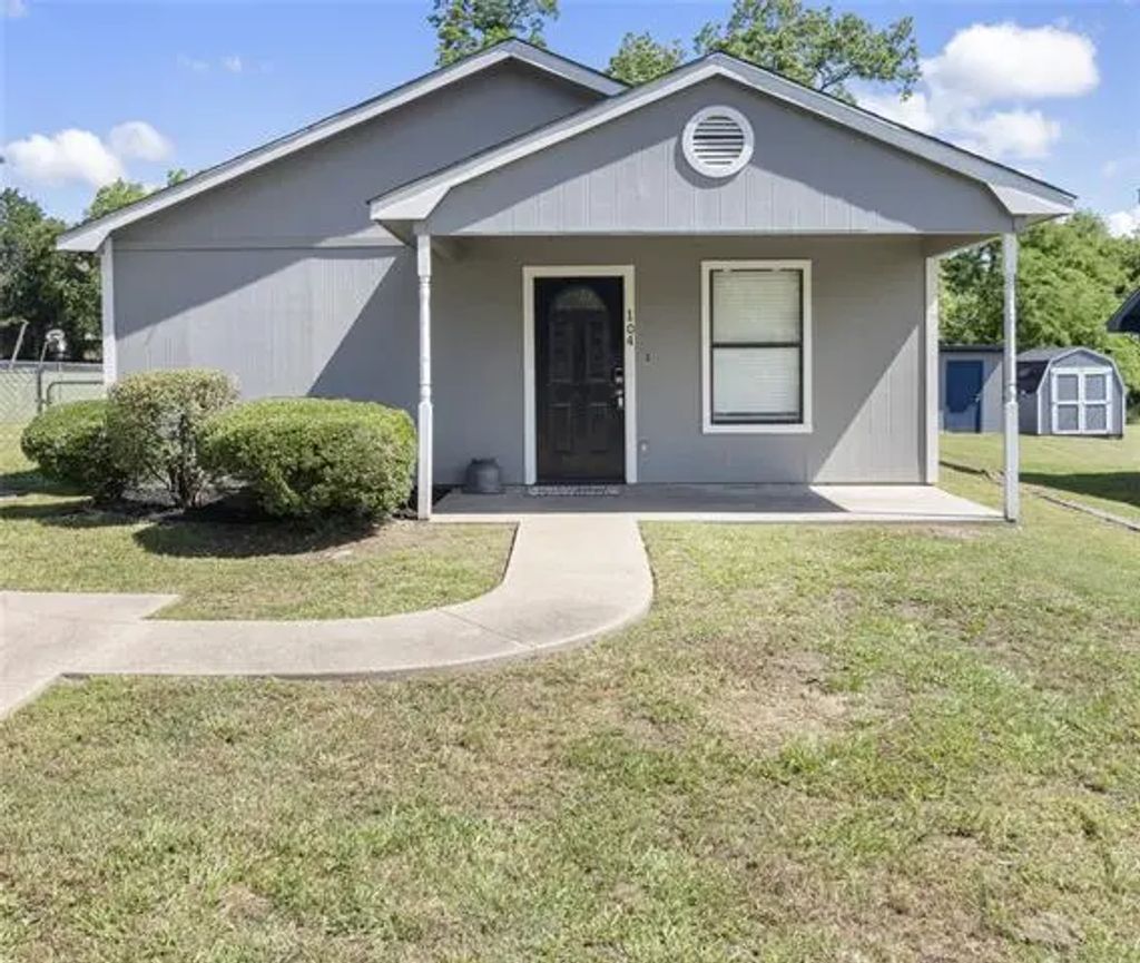 104 E Cedar Street, Tyler