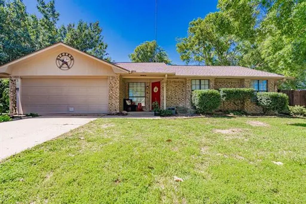 2120 Lisa Circle, Canton