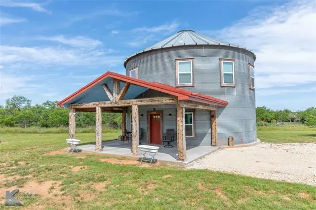 462 County Road 241, Ovalo