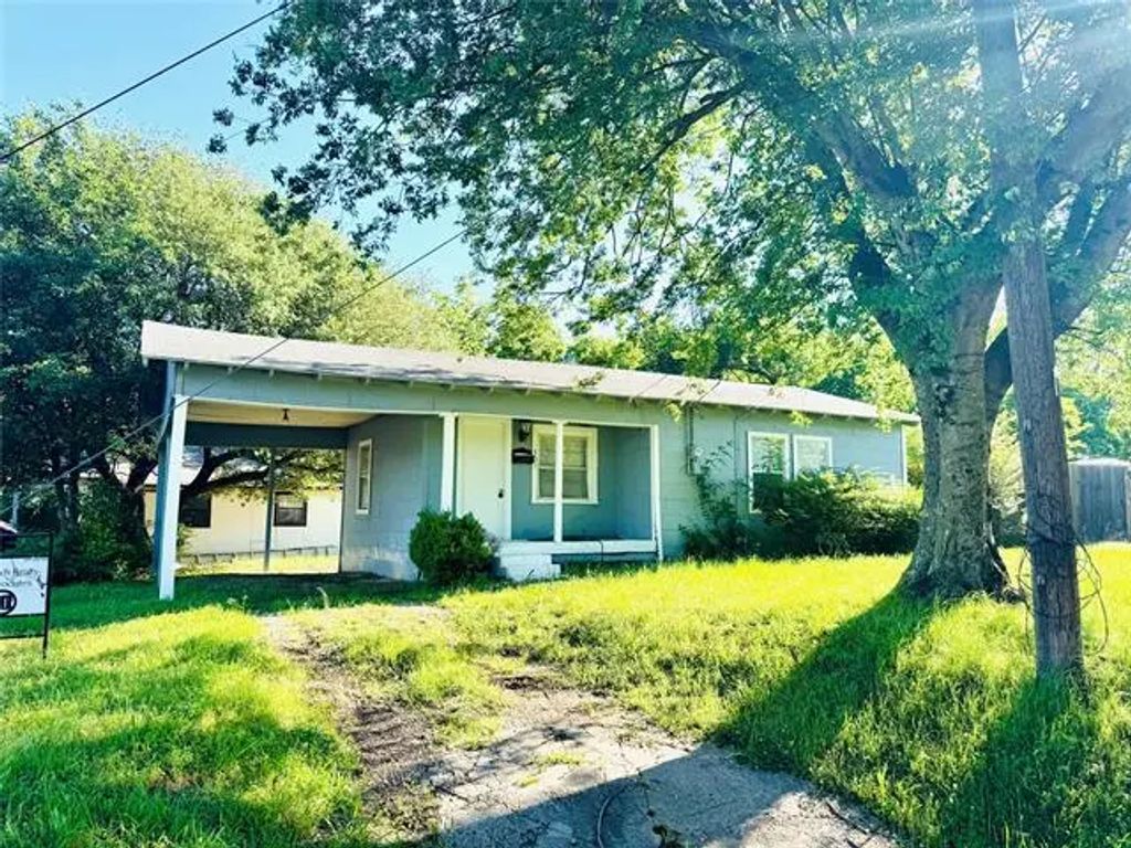 301 Beckham Street E, Sulphur Springs