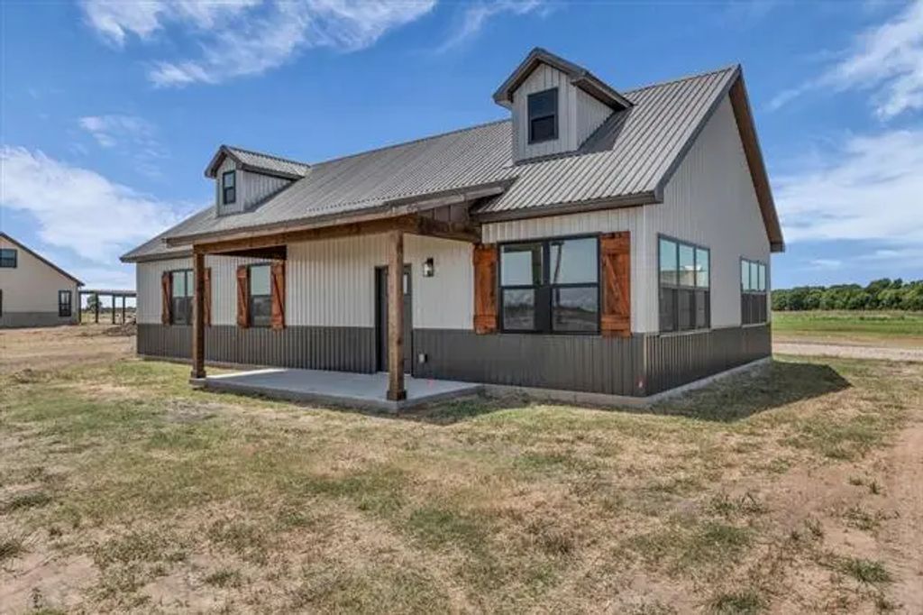 132 S Baese Road, Elm Mott