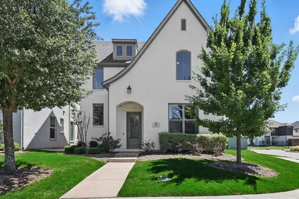 902 Kennedy Drive, Allen