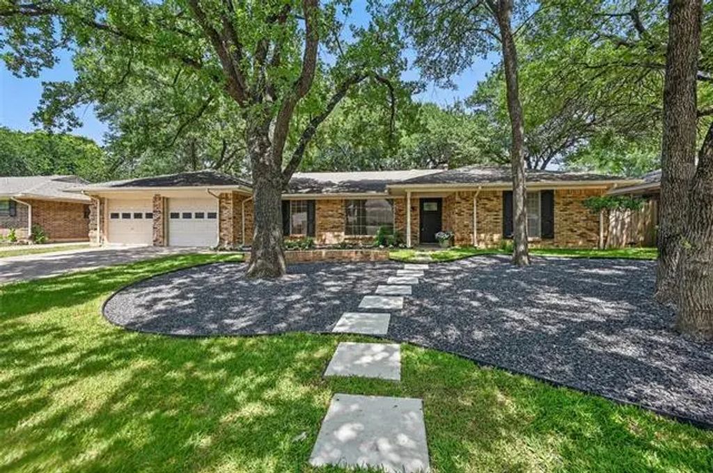2009 Botts Drive, Arlington