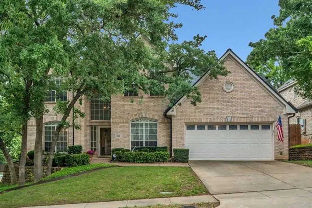 3916 Navajo Lane, Bedford