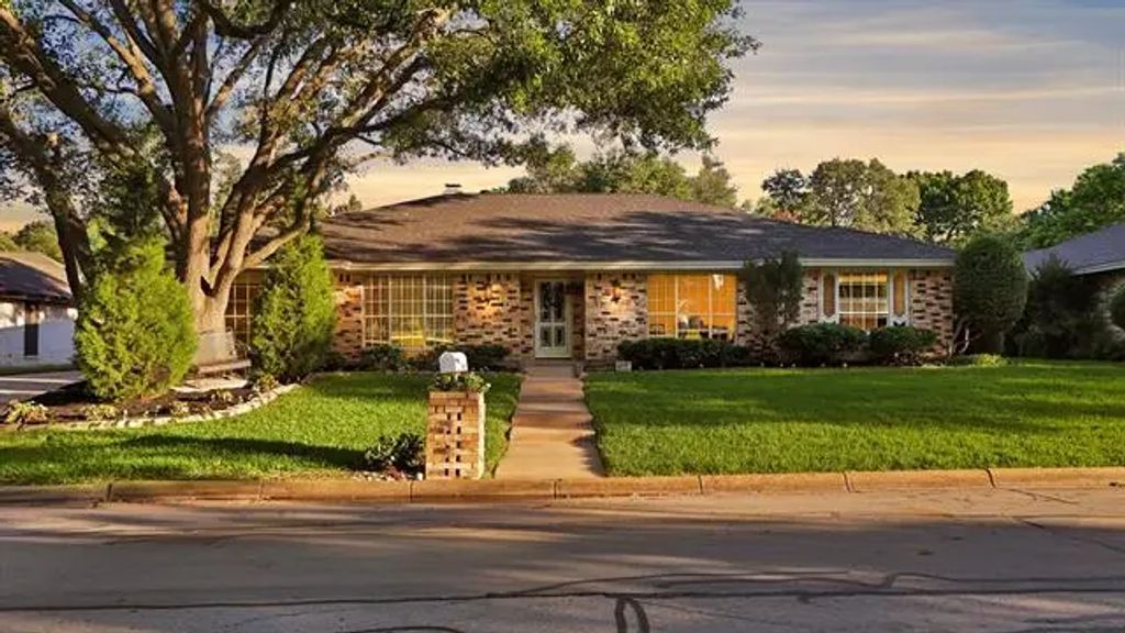 4413 Willow Way Road, Fort Worth