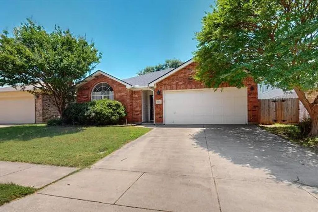 9016 Brushy Creek Trail, Fort Worth