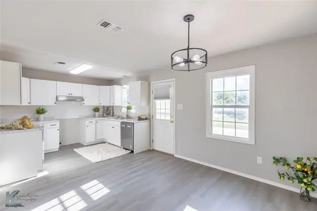 821 Cherry Lane, Clyde