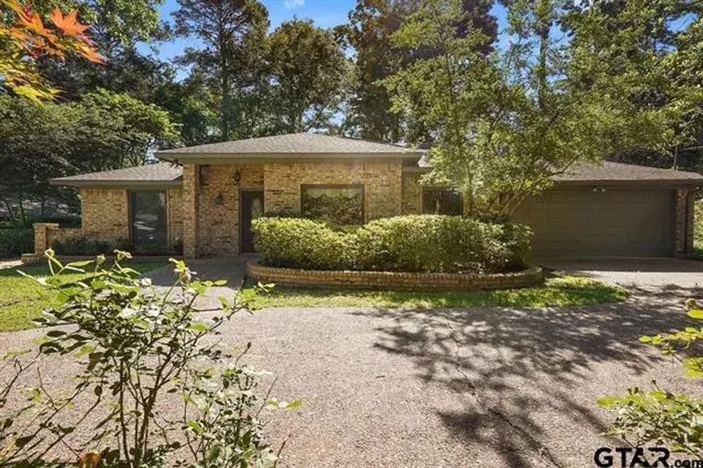 641 Hideaway Lane E, Hideaway