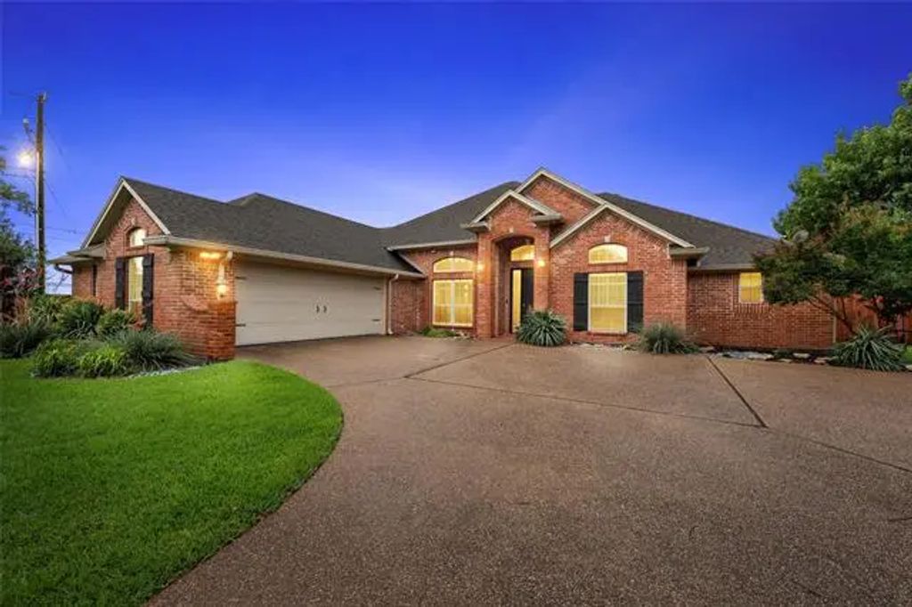 1413 Fossil Ridge Trail, Waco