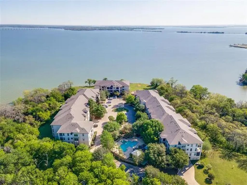 500 Waters Edge Drive 227, Lake Dallas