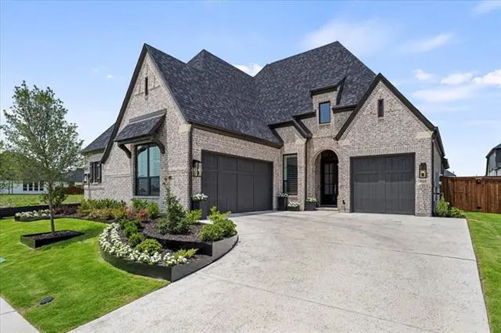 910 Montrose, Rockwall