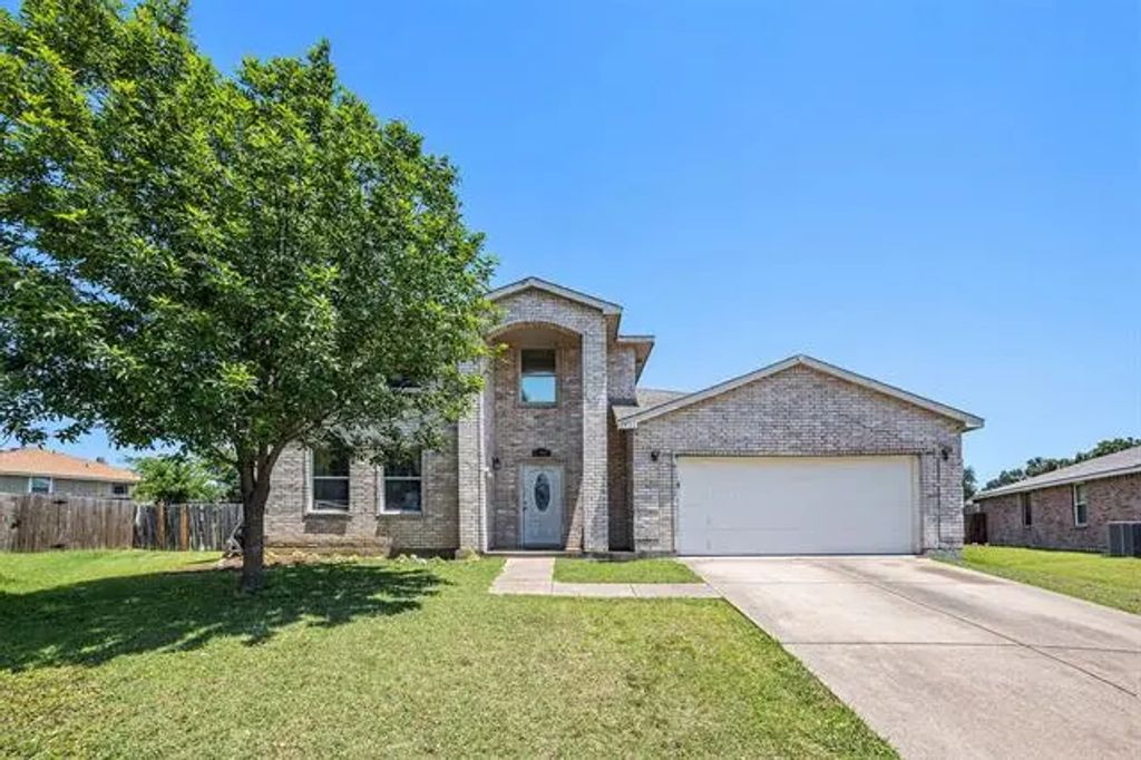 1400 Sunflower Court, Burleson