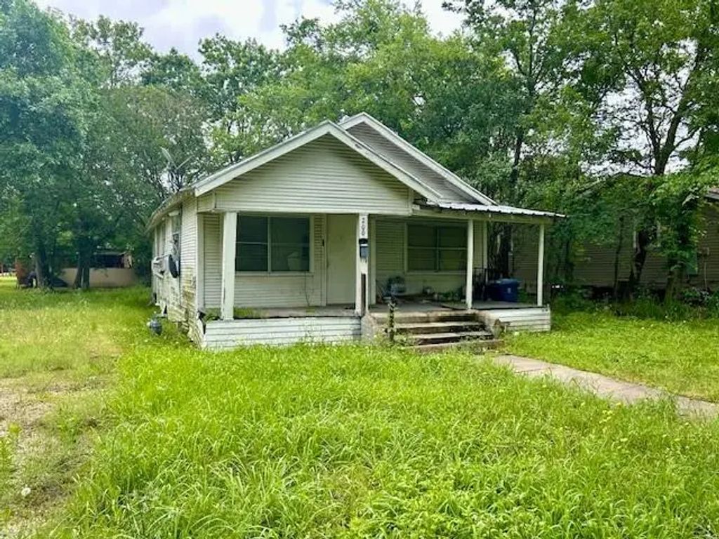 200 N Echols Street, Mexia