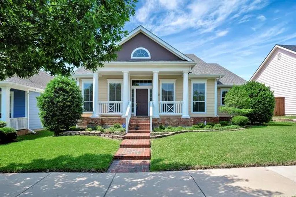 8256 Bridge Street, North Richland Hills
