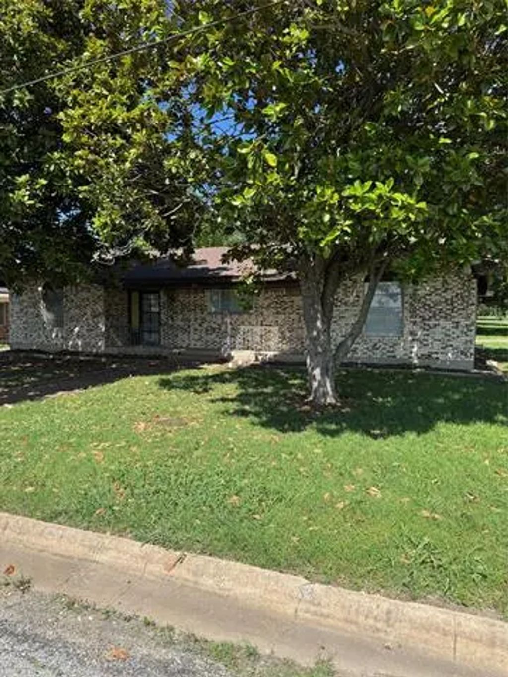 711 S Farmington Road, Howe
