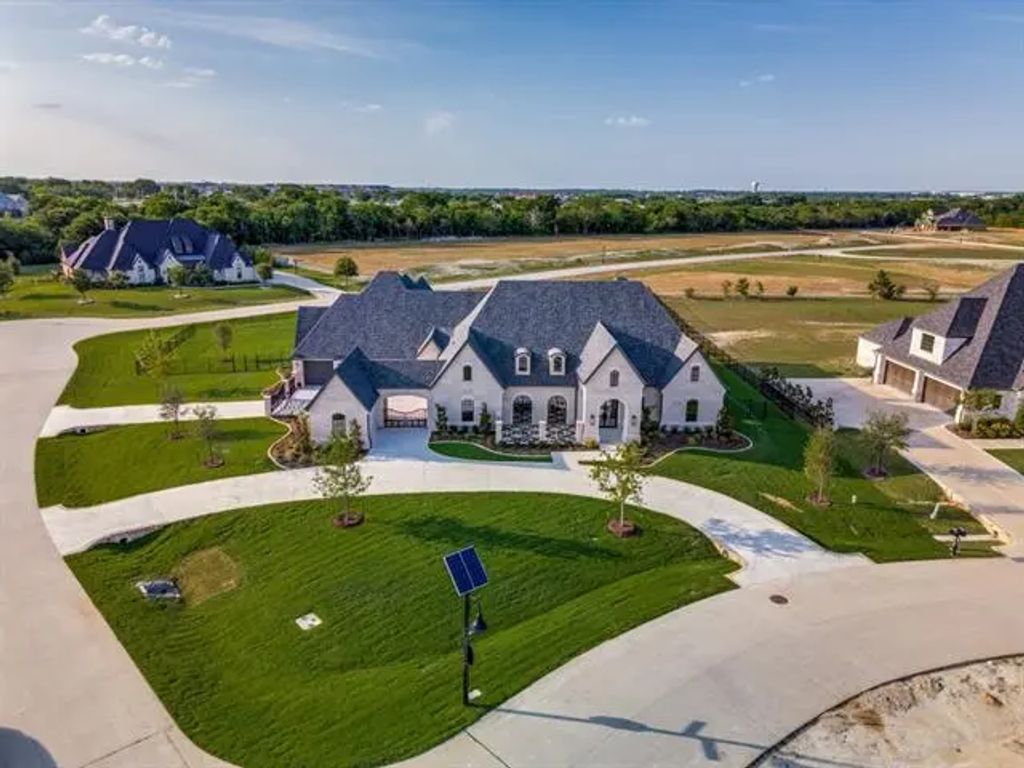 651 Louise Drive, Fairview
