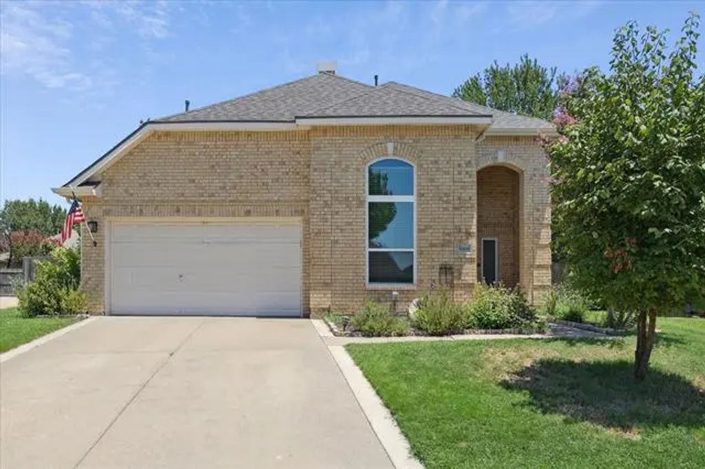 8408 Island Court, Fort Worth