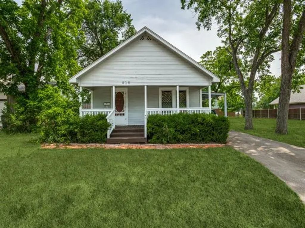 816 W Avenue F, Garland