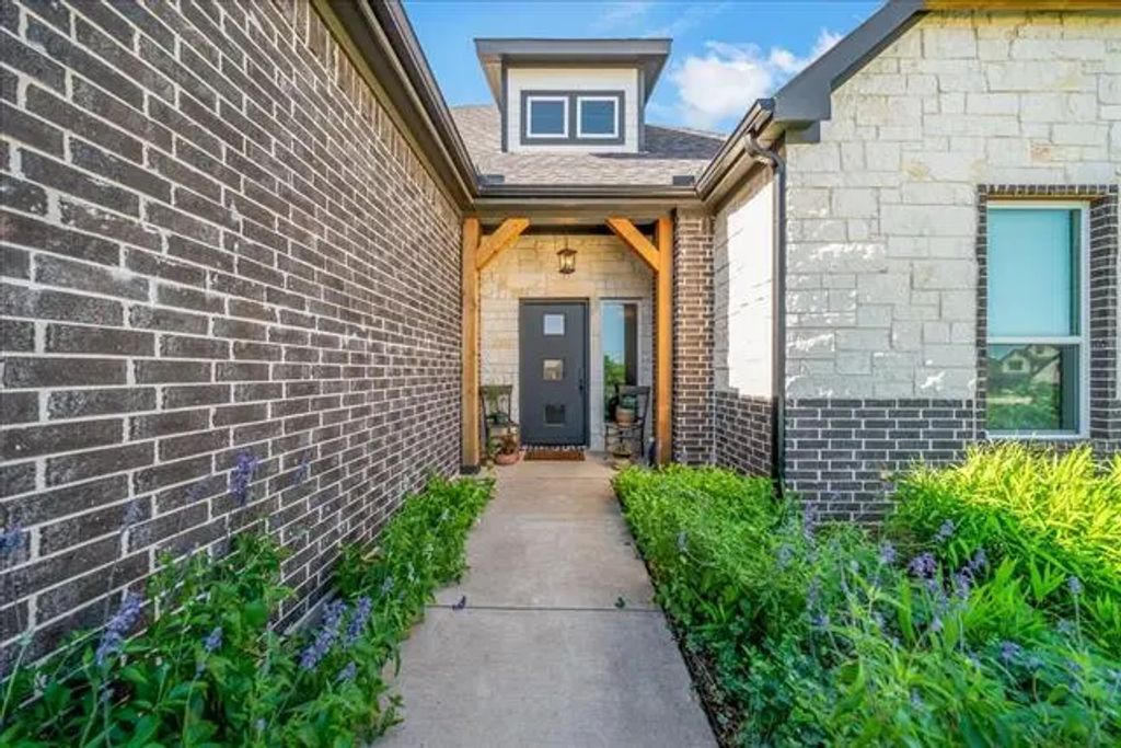 184 Lakeview Circle, Pilot Point
