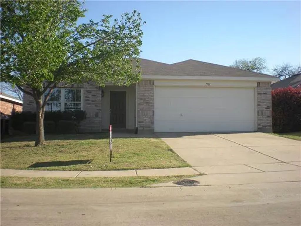 1701 Elm Street, Anna