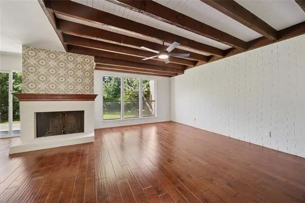 712 Oakwood Trail, Fort Worth