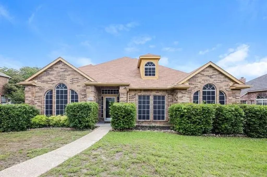 1145 Devonshire Drive, DeSoto