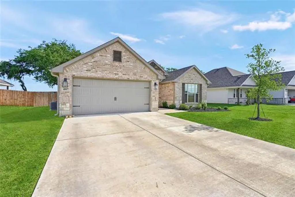 4817 Enclave Drive, Sanger