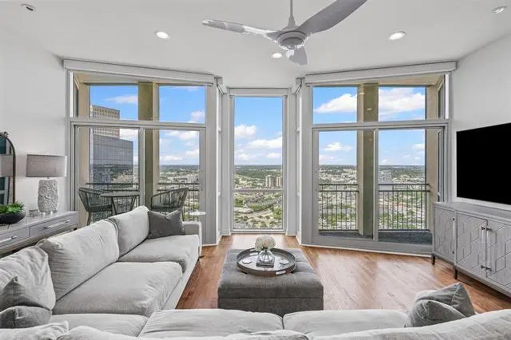 500 Throckmorton Street 2707, Fort Worth