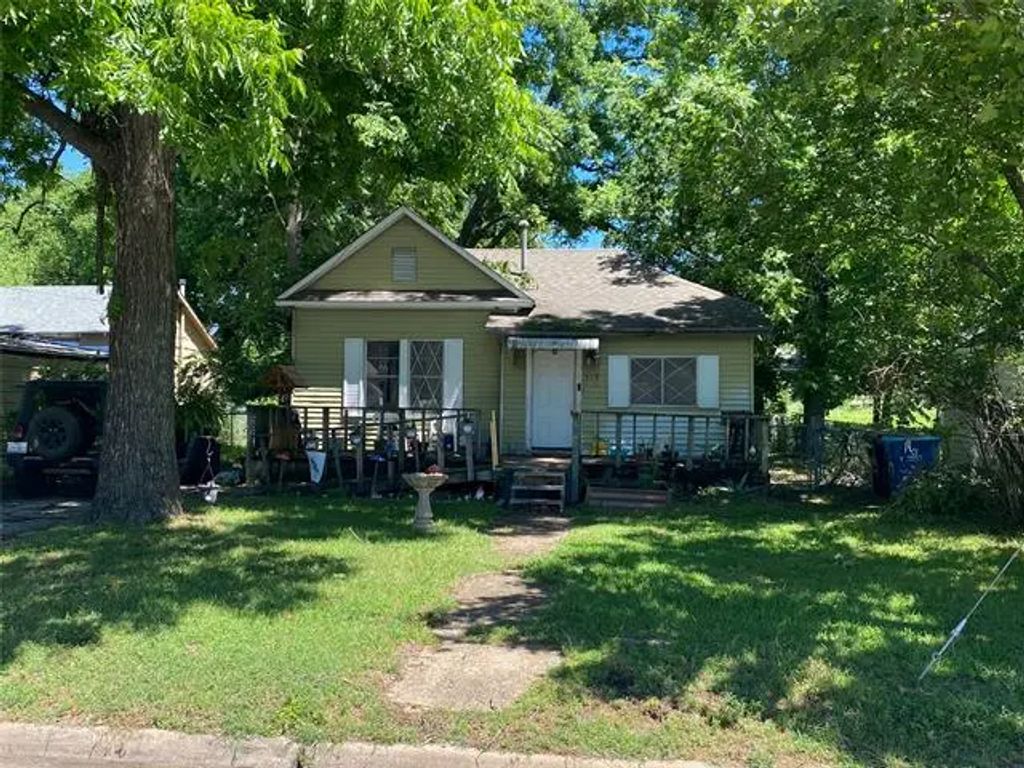 513 W Coffin Street, Denison