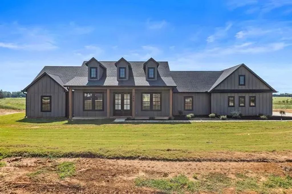 990 Dixie Estates Way, Whitesboro