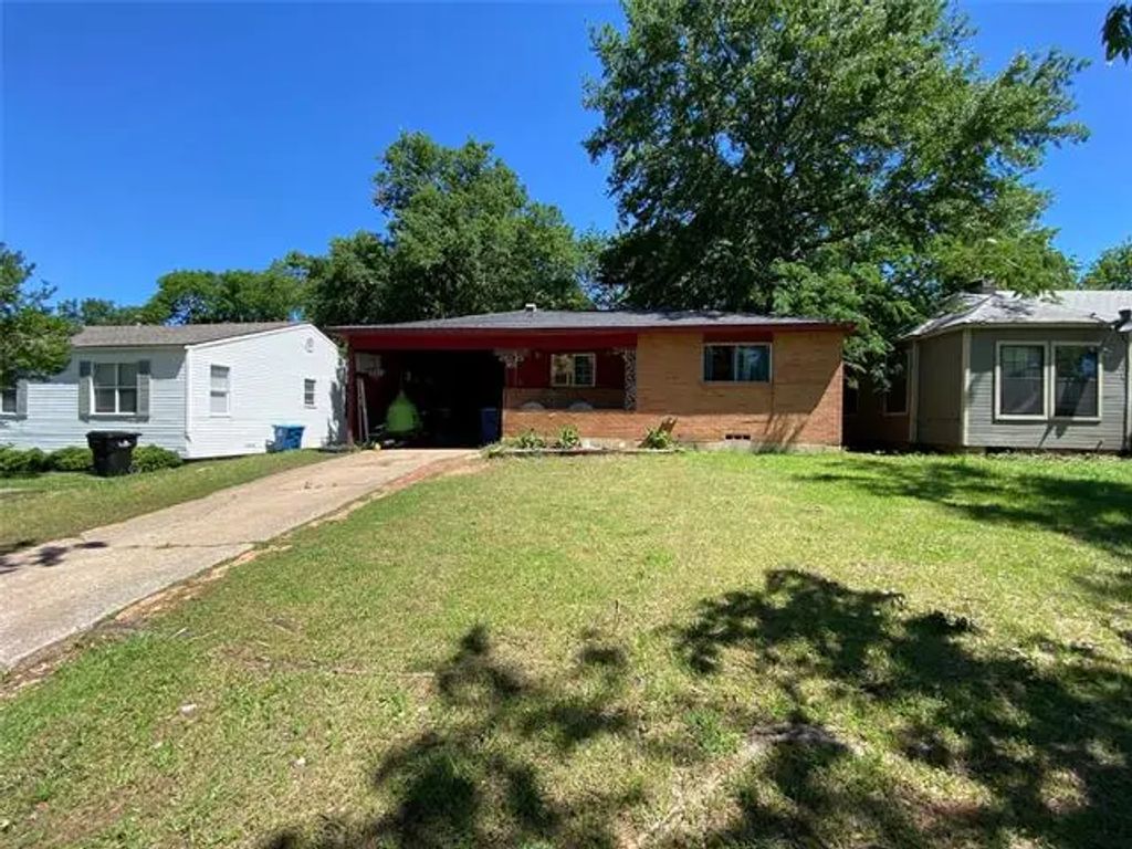 617 W Bullock Street, Denison