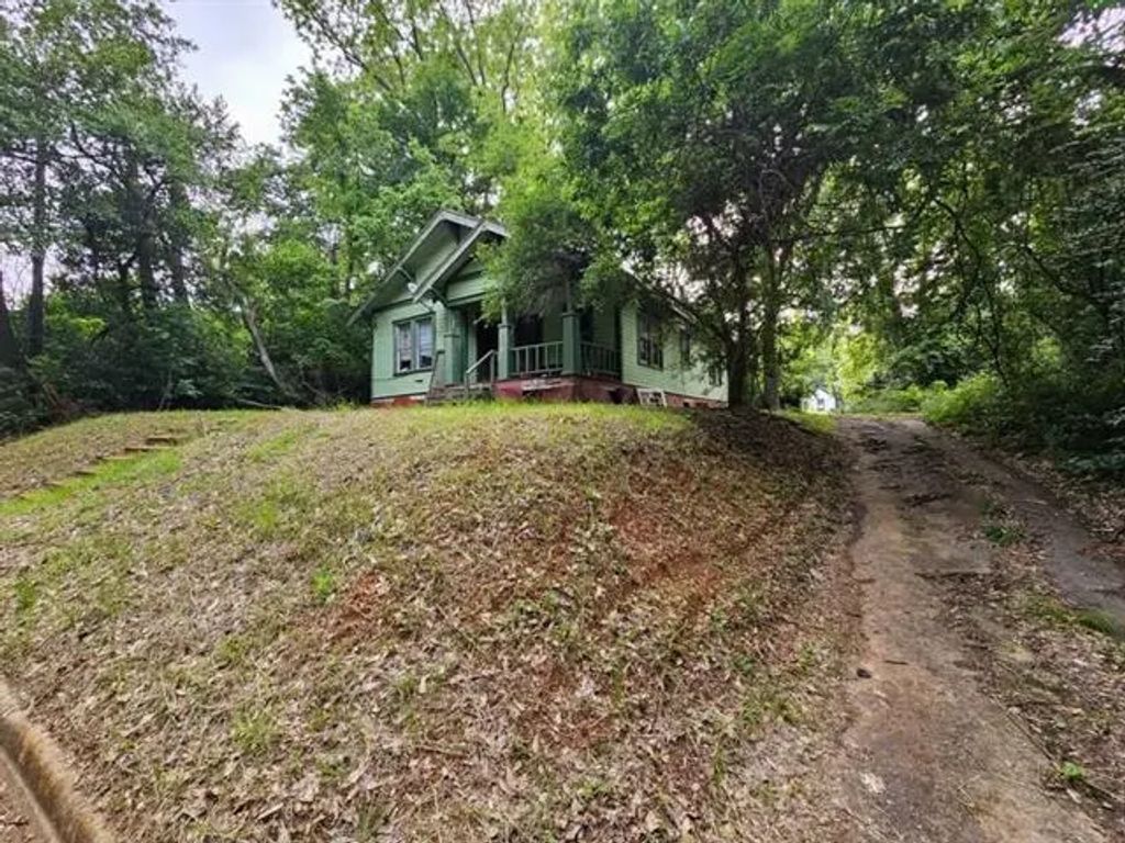 814 Moody Street, Palestine