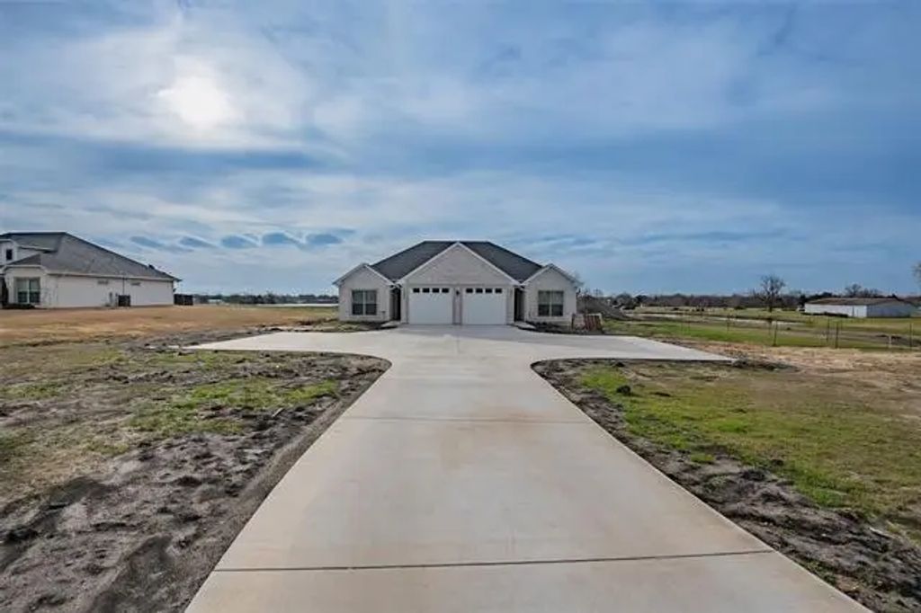 2991 E State Hwy 34, Ennis