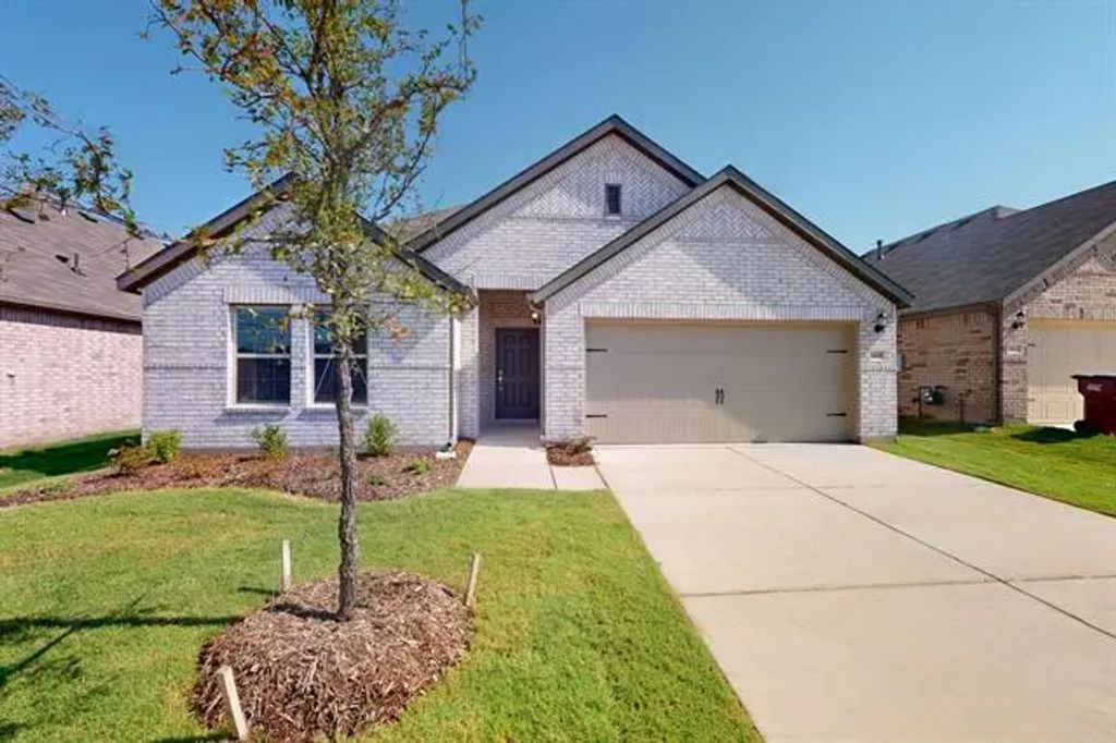 1608 Calanques Street, Royse City
