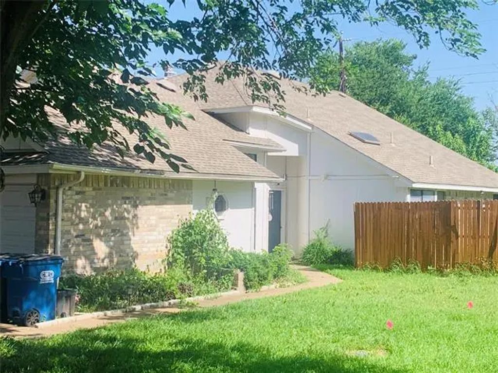 102 Hollywood Drive, Glenn Heights