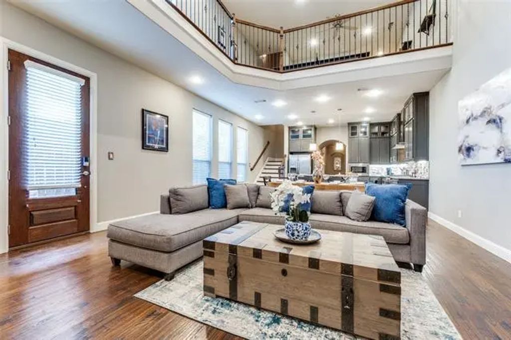 5913 Lewis Street, Dallas