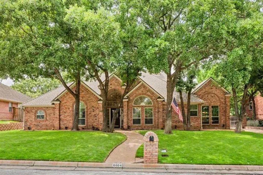 6604 Nantucket Lane, Arlington