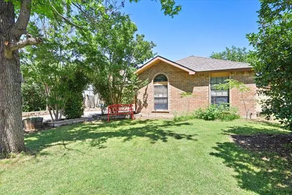 2204 Crestmeadow Street, Denton