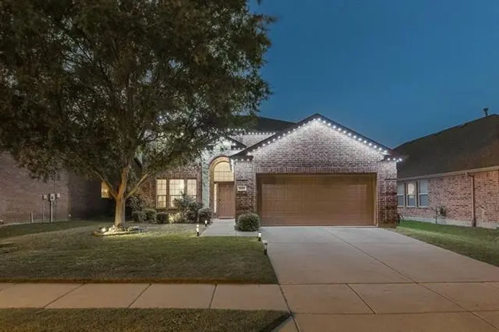 925 Lake Grove Drive, Little Elm