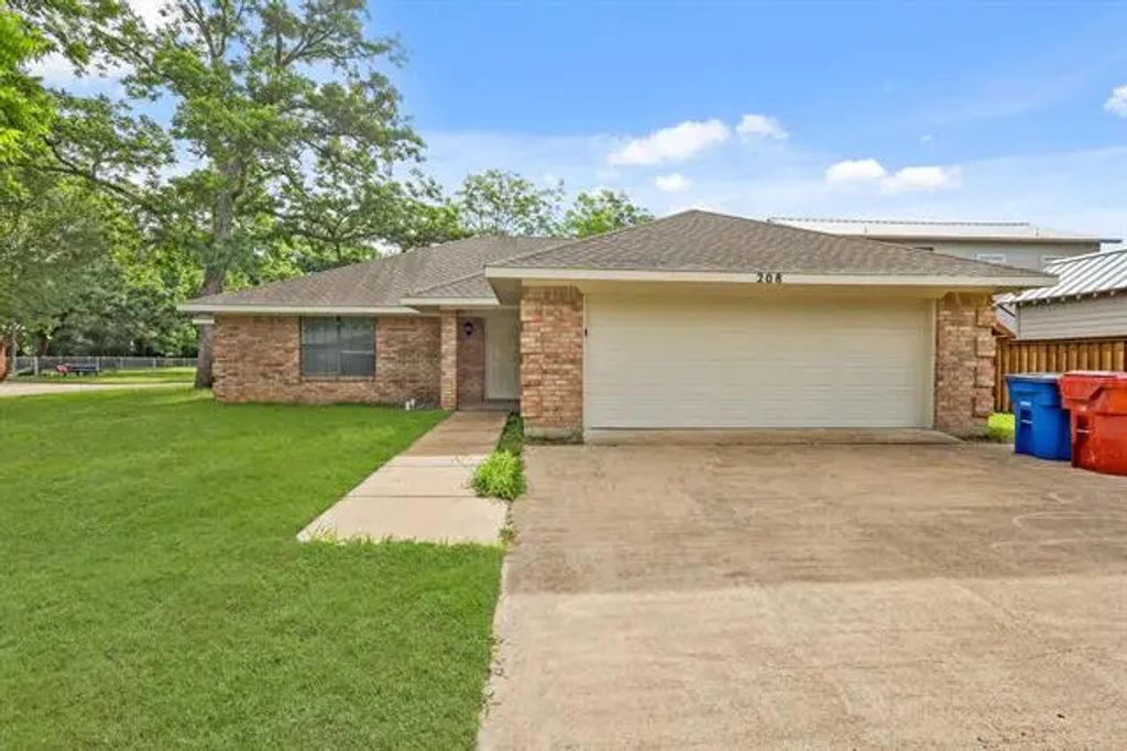 208 Jouette Street, Farmersville