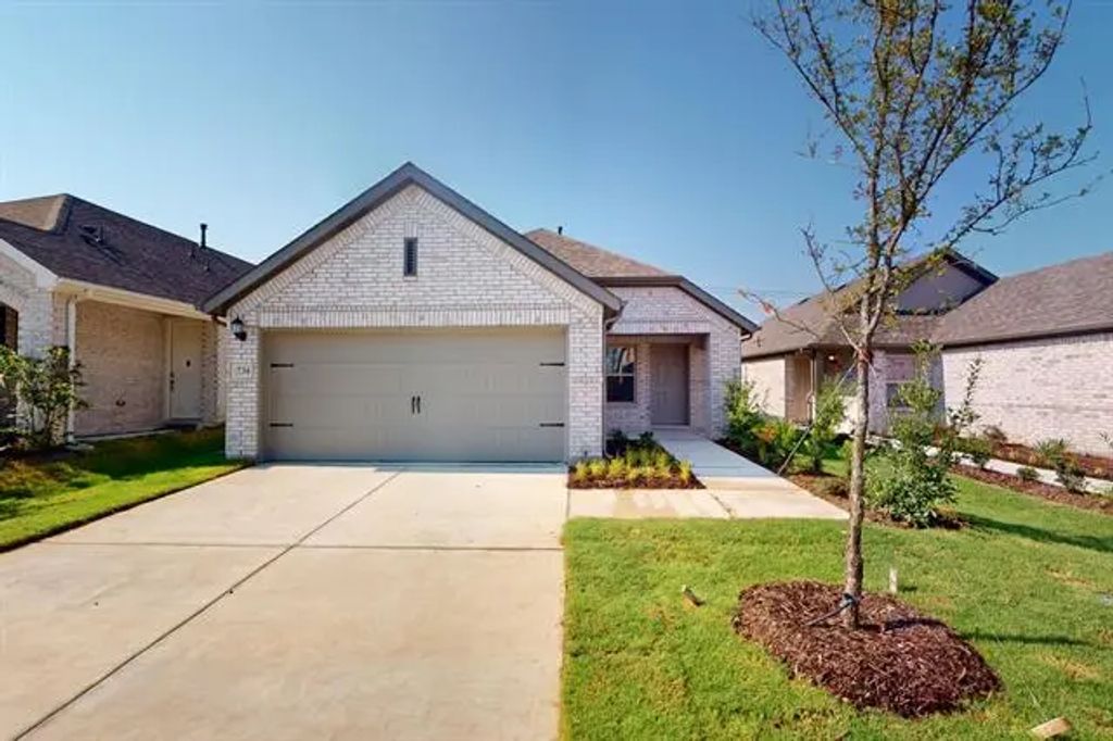 736 Hidden Feather Drive, Lavon