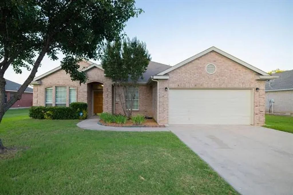 121 Timber Cross Court, Azle
