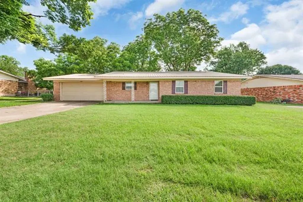 1804 Posey Lane, Sulphur Springs