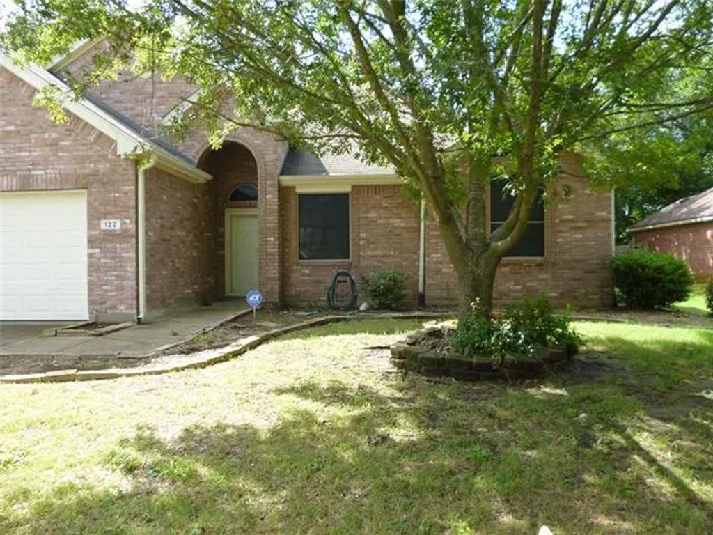 122 Lexington Drive, Terrell