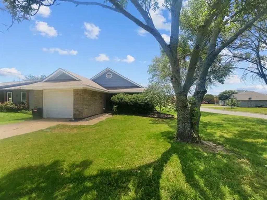 1215 Keechi Street, Weatherford